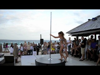 marion crampe manuela carneiro pole dance show on the beach